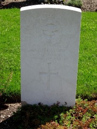 Klagenfurt War Cemetery - Young, Ryder